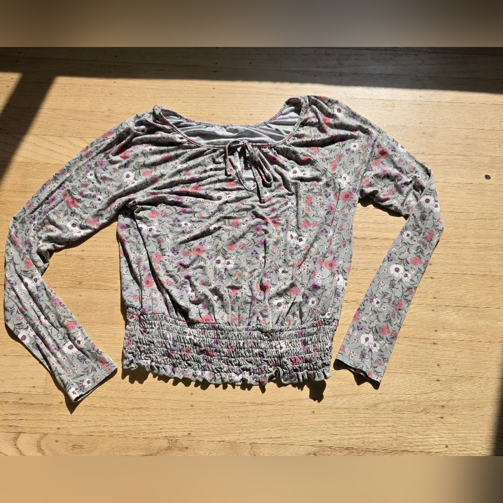 American Eagle Soft & Sexy Floral Boho Peasant Blouse Keyhole Tie Neck Size XS